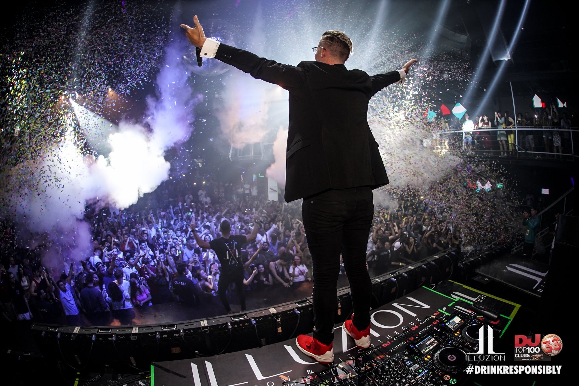 AÅSH in the white suit, confetti